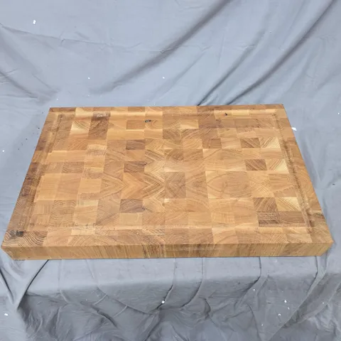 WOODEN END-GRAIN CUTTING BOARD
