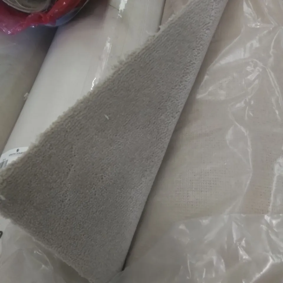 ROLL OF QUALITY ROYAL VELVET HEMWOOD CARPET // SIZE: APPROXIMATELY 4.6 X 5M