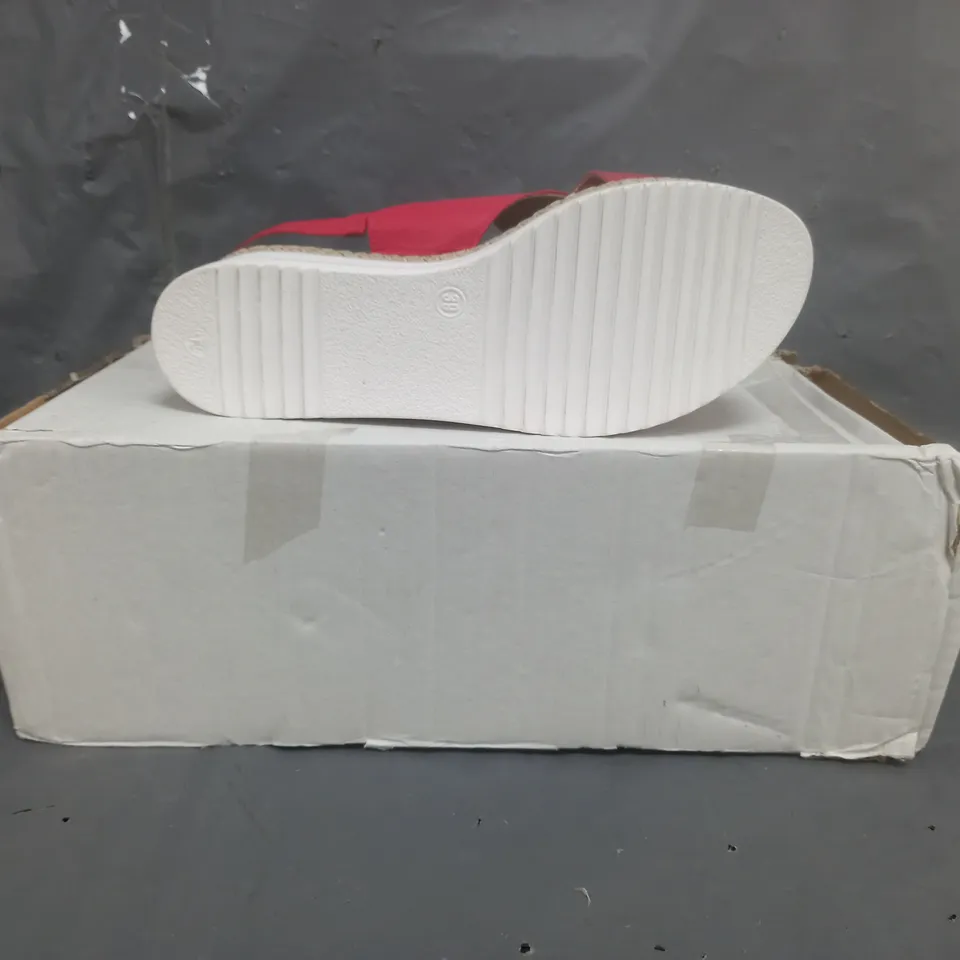 ADESSO CROSS WEDGE SANDALS RED SIZE 6