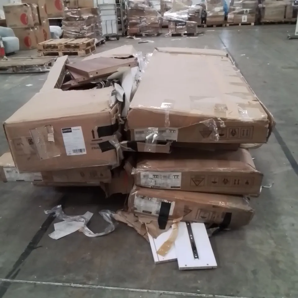PALLET CONTAINING INCOMPLETE WARDROBE SETS