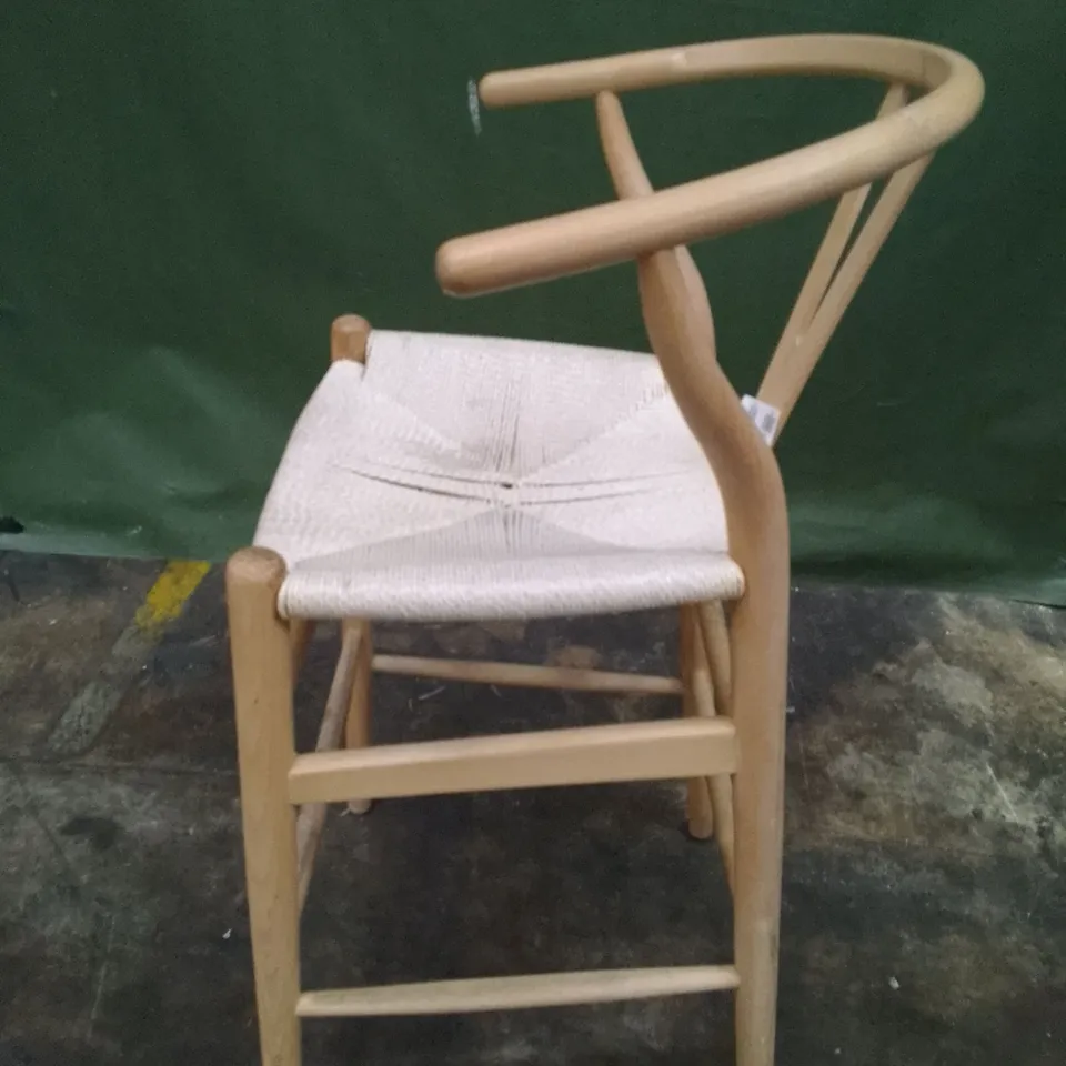 WOODEN BARSTOOL 