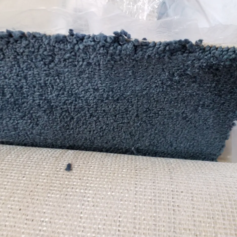 ROLL OF QUALITY CRESCENT 3235/0940 GRAY GLIMPSE CARPET APPROXIMATELY 2.6×5M