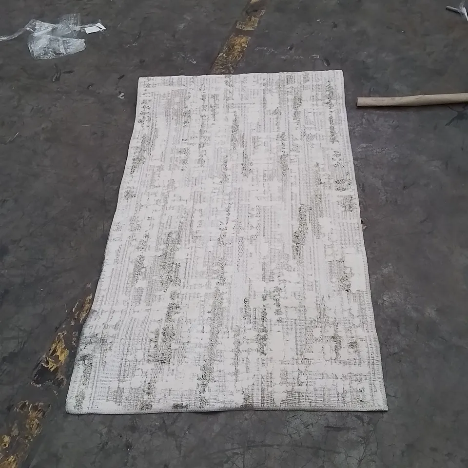 QUALITY DESIGNER AREA RUG - APPROXIMATELY 150X78CM