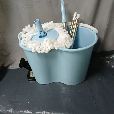 SPIN MOP BUCKET SYSTEM WITH 2 MICROFIBRE HEADS