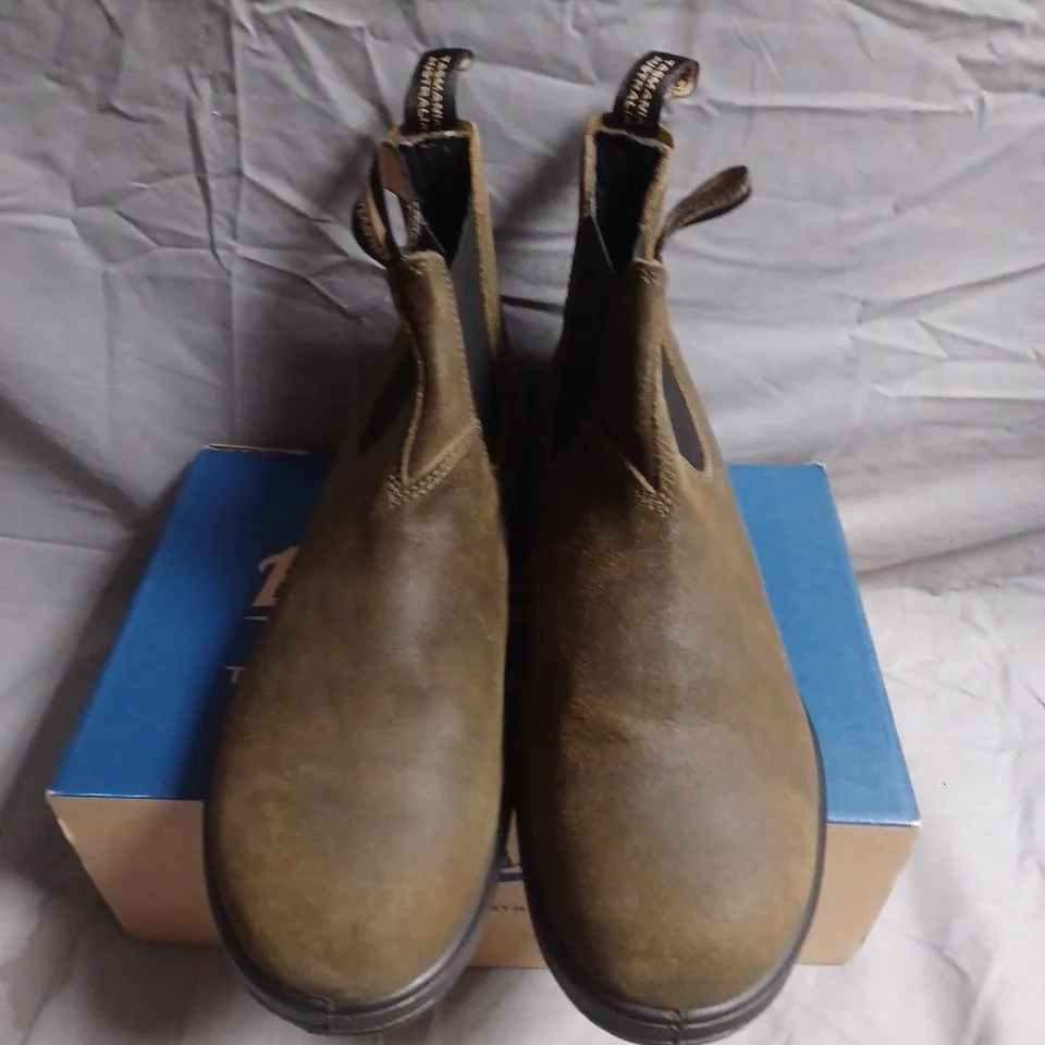 BOXED PAIRO OF BLUNDSTONE CHELSEA BOOTS – BROWN SUEDE -UK SIZE 12