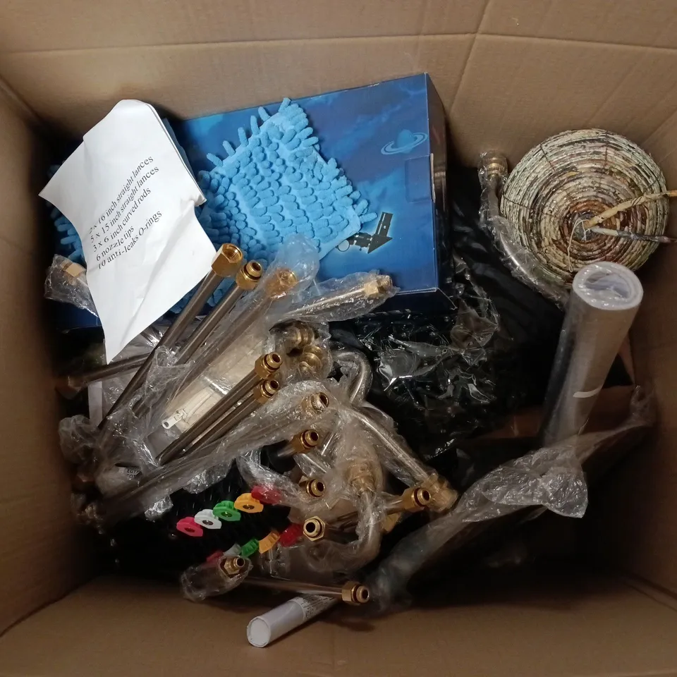 BOX OF APPROXIMATELY 15 ASSORTED HOUSEHOLD ITEMS TO INCLUDE TELESCOPE, BIRD NEST AND WRAPPING PAPER