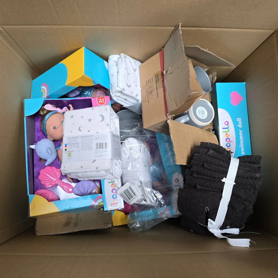 LARGE BOX OF APPROXIMATELY 10 ASSORTED HOMEWARE ITEMS TO INCLUDE BABY FITTED SHEETS, MUGS AND TEA TOWELS - COLLECTION ONLY 
