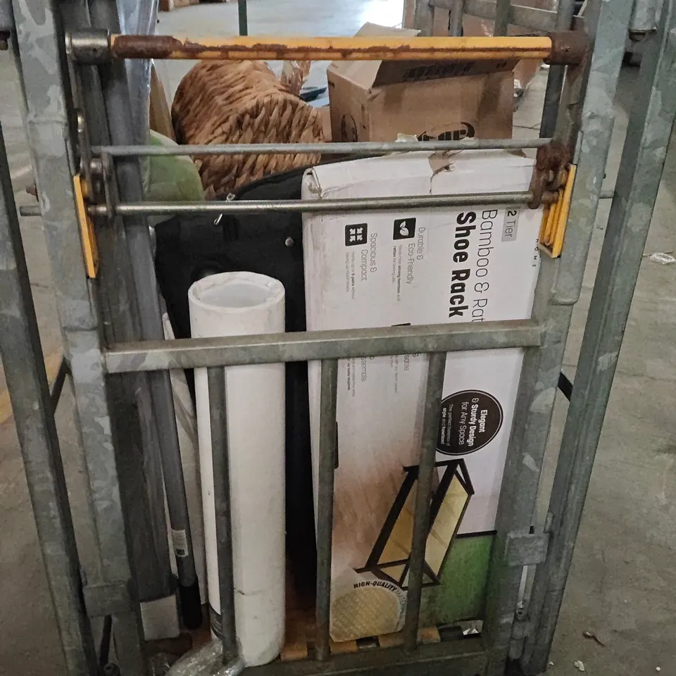 LOT OF APPROXIMATELY 17 ASSORTED HOUSEHOLD ITEMS TO INCLUDE THERMAL ROLLS, 8KG KETTLE BELL AND JUPITER CABIN BAG