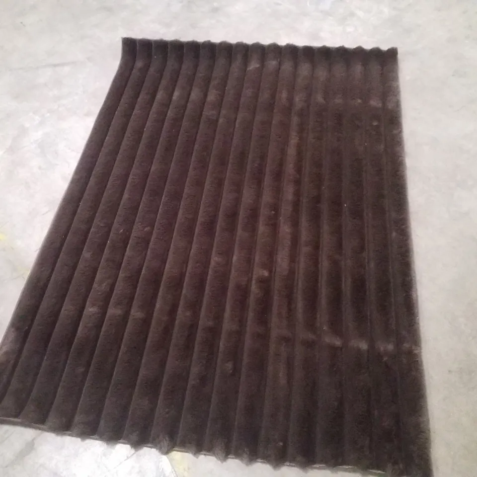 QUALITY DESIGNER AREA RUG - APPROXIMATELY 169X120CM