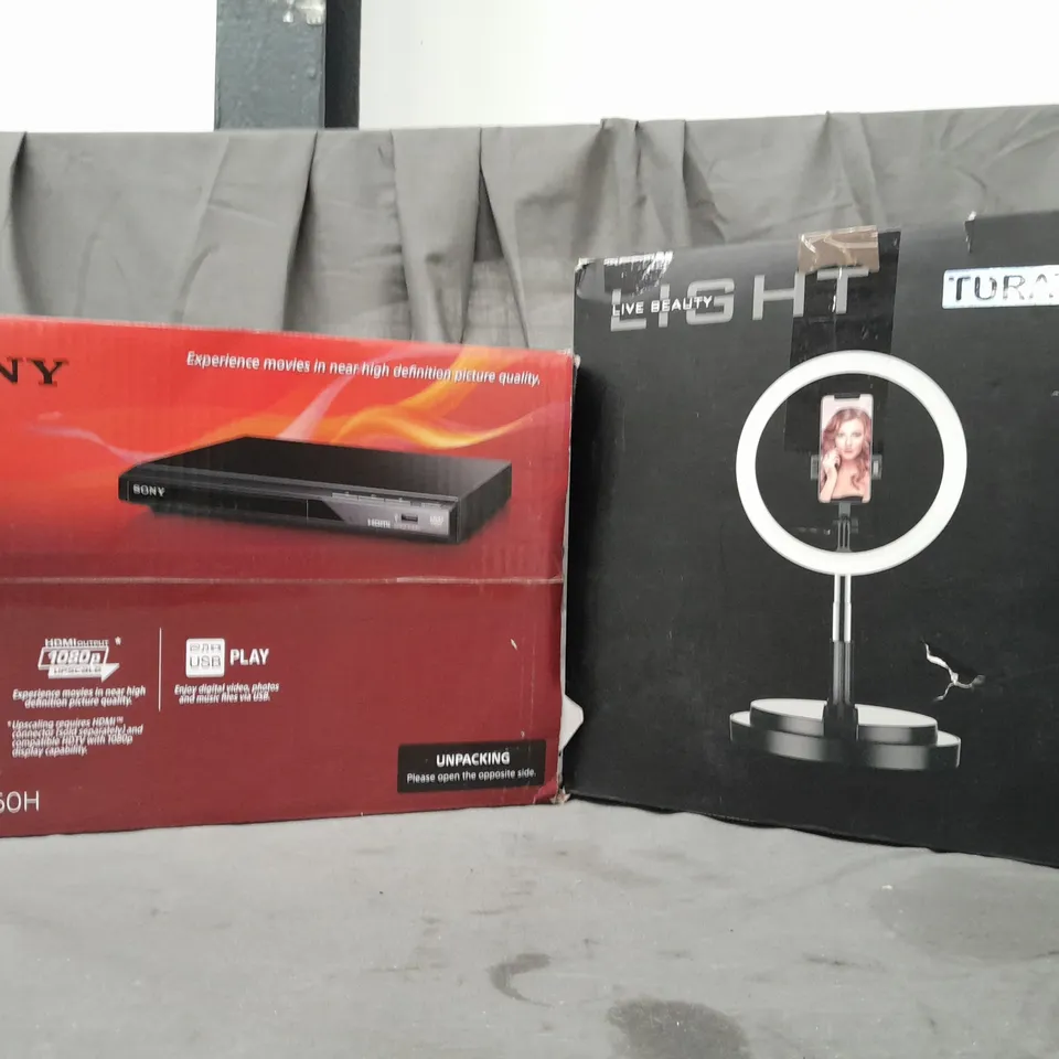BOX OF APPROXIMATELY 10 ASSORTED HOUSEHOLD ITEMS TO INCLUDE DVD PLAYER, MAKE-UP RING LIGHT, ETC - COLLECTION ONLY