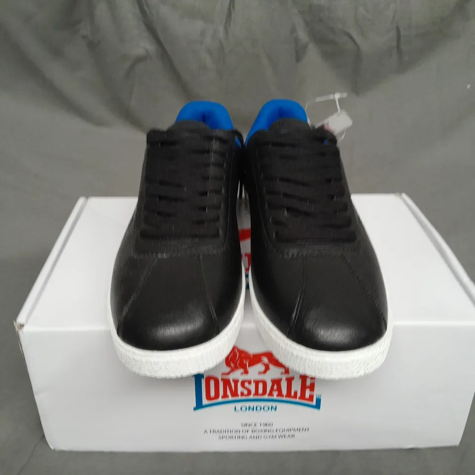 BOXED PAIR OF LONSDLE CASUAL TRAINERS SIZE 7