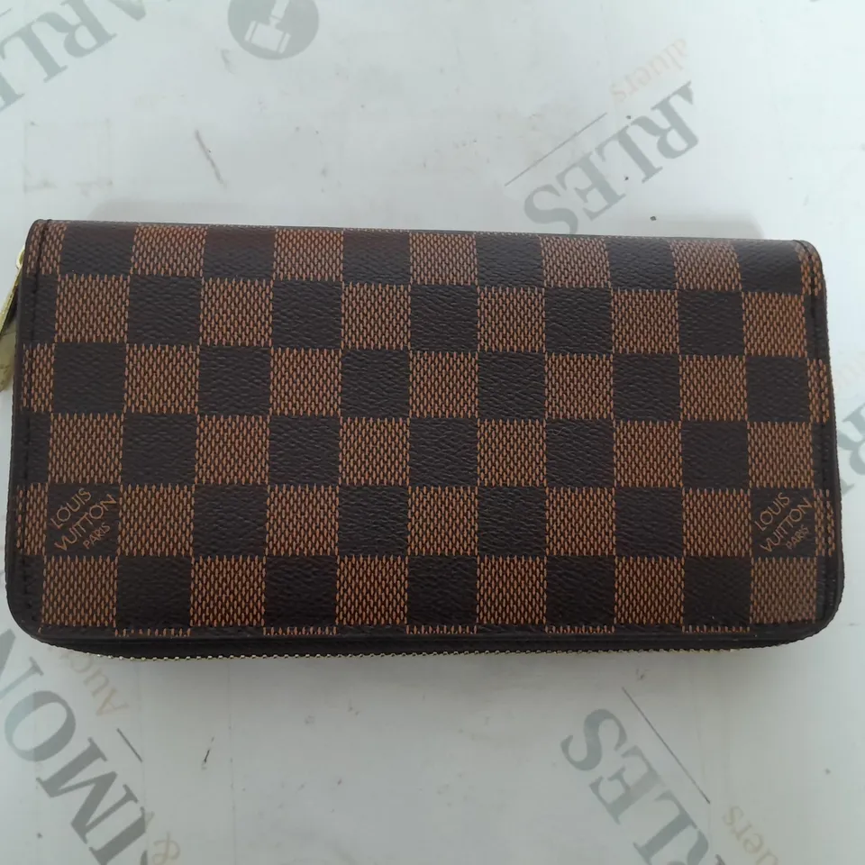 BOXD LOUIS VUITTON LEATHER PURSE