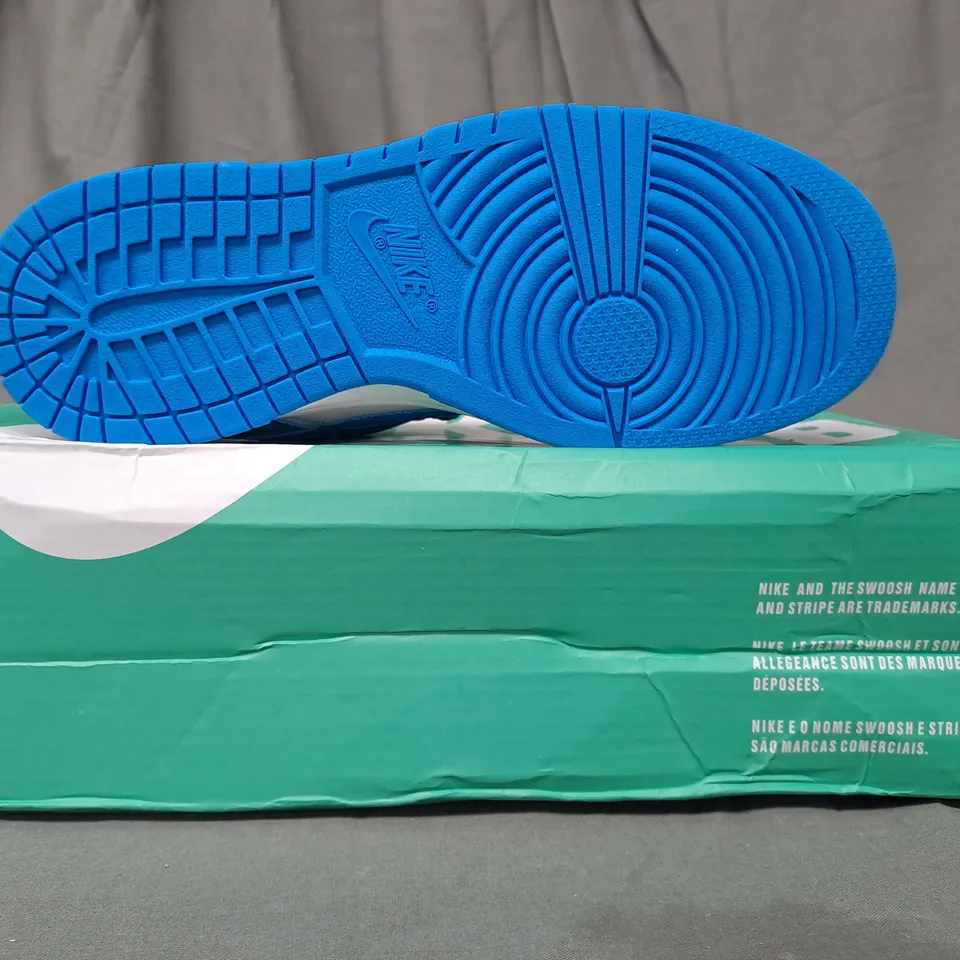 BOXED PAIR OF NIKE SHOES IN BLUE/WHITE UK SIZE 4.5