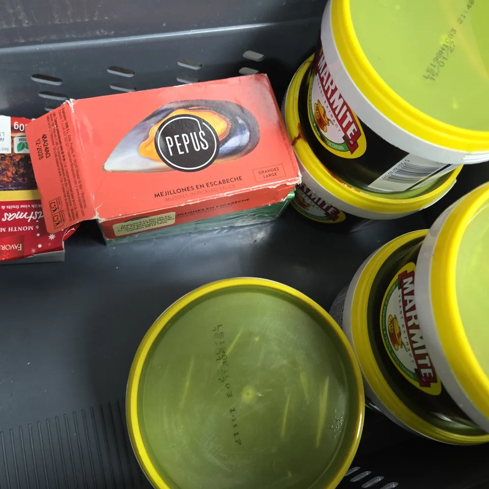 APPROXIMATELY 10 ASSORTED FOOD AND DRINK ITEMS TO INCLUDE CHRISTMAS PUDDING, MARMITE, ETC