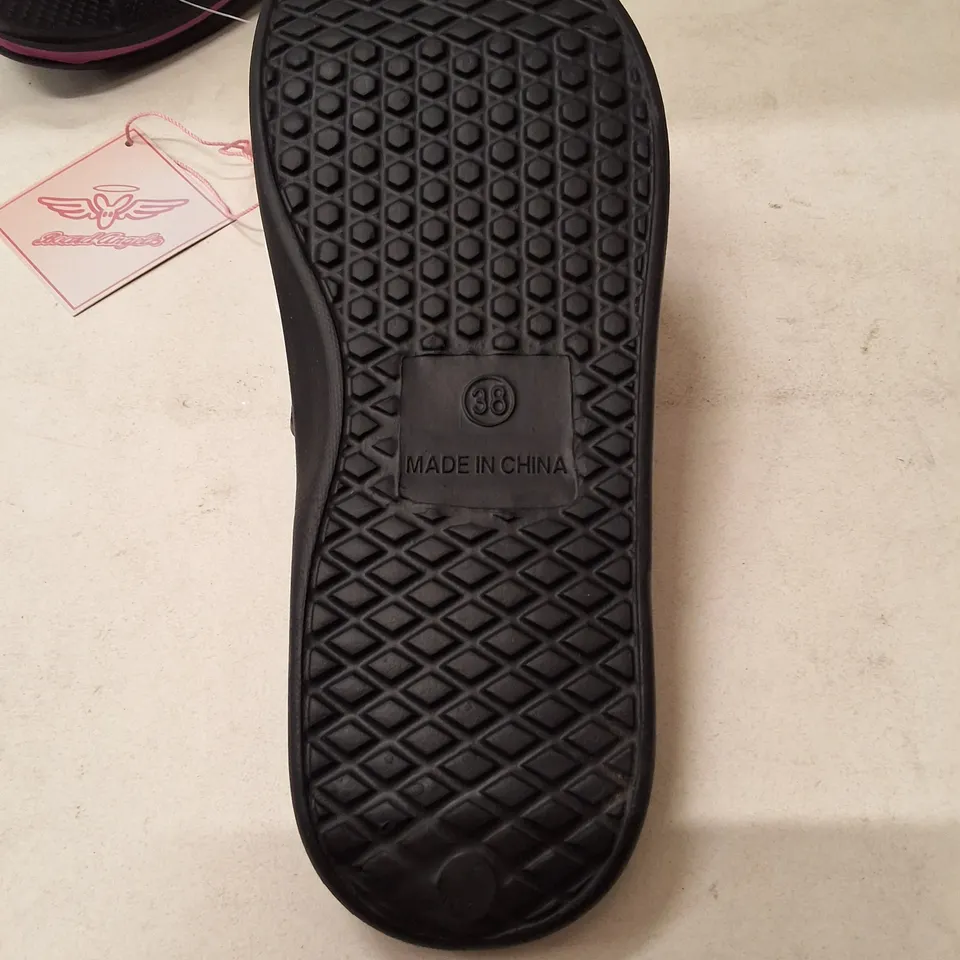 BLACK SLIDE SANDALS – UK 5 (EU 38) WITH PINK TRIM