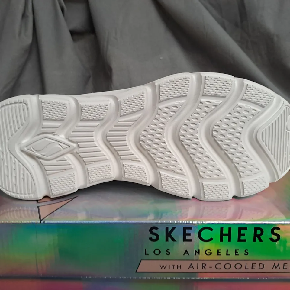 BOXED SKECHERS STREET HIGH RISE BLACK & WHITE TRAINERS - SIZE 6