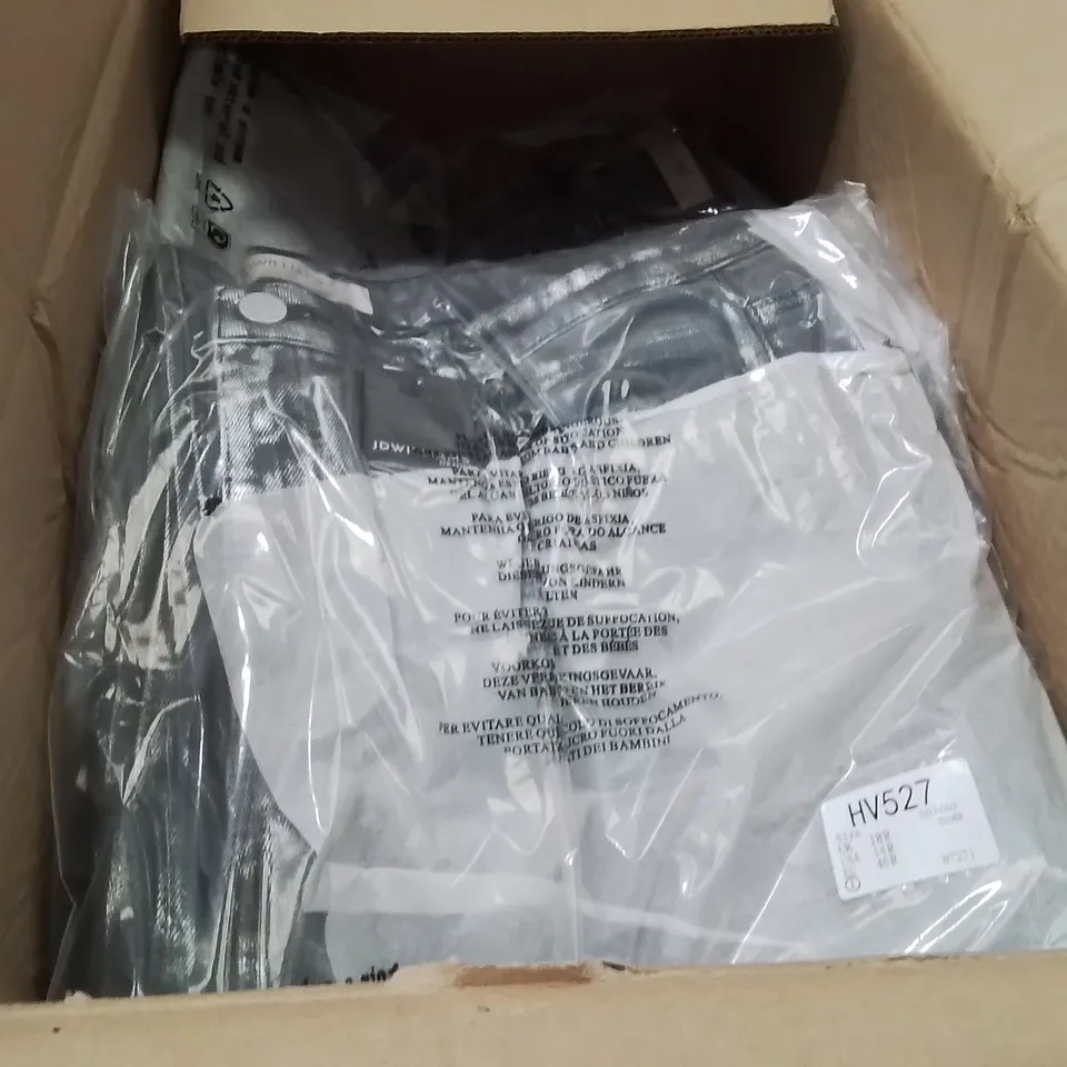 BOXED BRAND NEW APPROXIMATELY 11 JD WILLIAMS METALLIC WIDE LEG JEAN'S SILVER SIZE 18