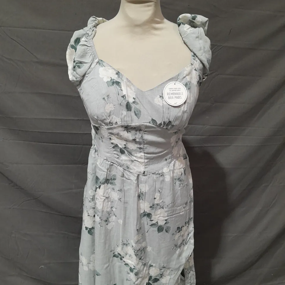 HOLLISTER FLORAL DRESS WITH POCKETS IN LIGHT BLUE - XS