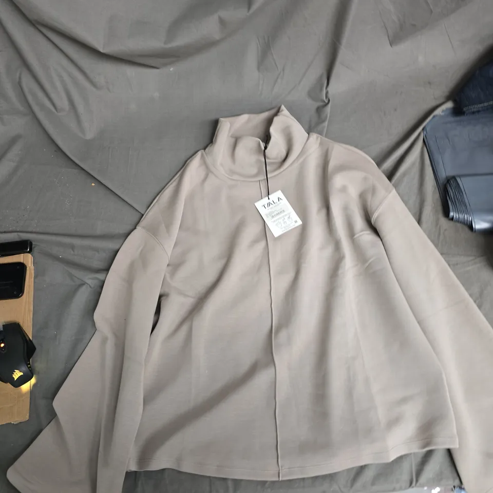 TALA FUNNEL NECK SWEATSHIRT – PEBBLE, UK SMALL