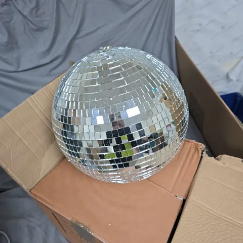 CAGE OF APPROXIMATELY 15 ASSORTED ITEMS TO INCLUDE: DISCO BALL