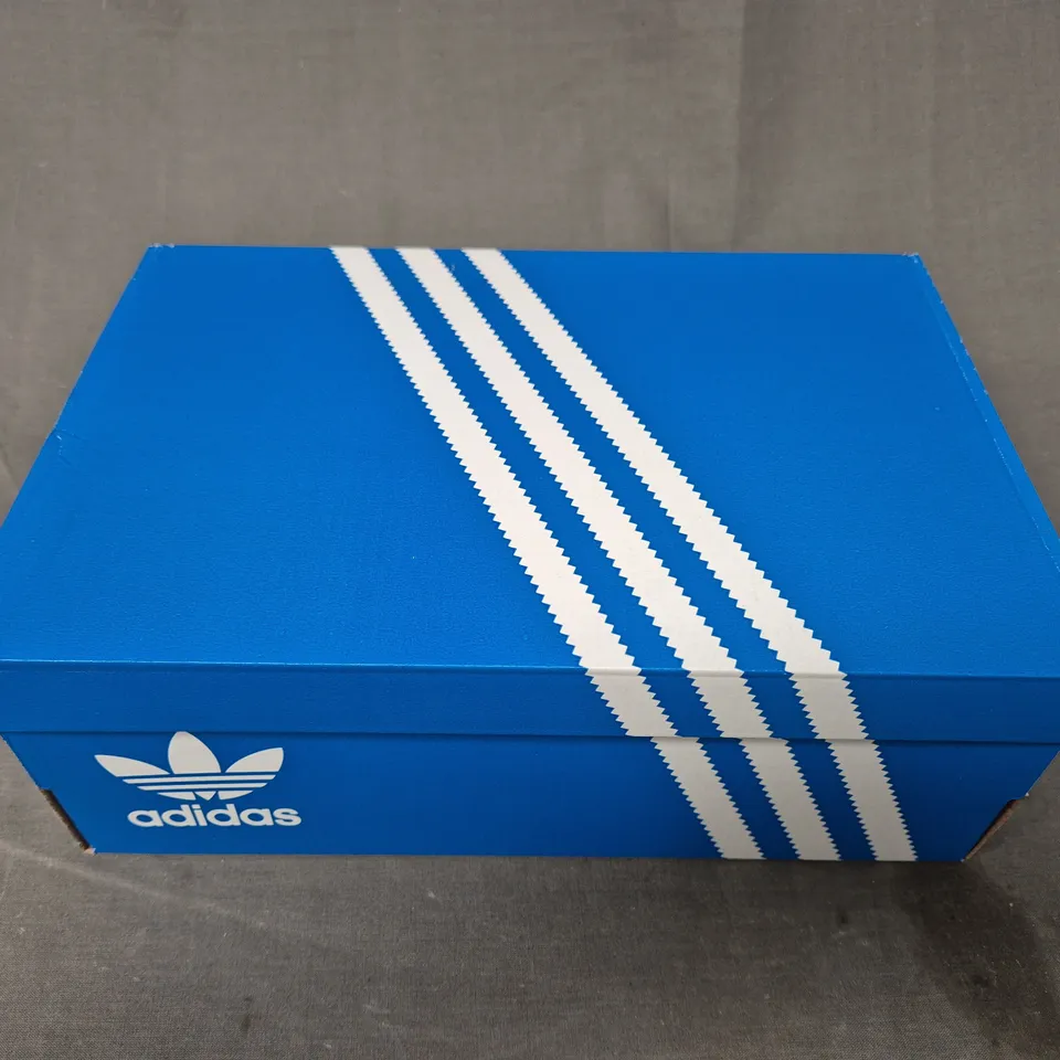 BRAND NEW BOXED PAIR OF ADIDAS WOMEN'S SLEEK SHOES IN WHITE UK SIZE 5.5