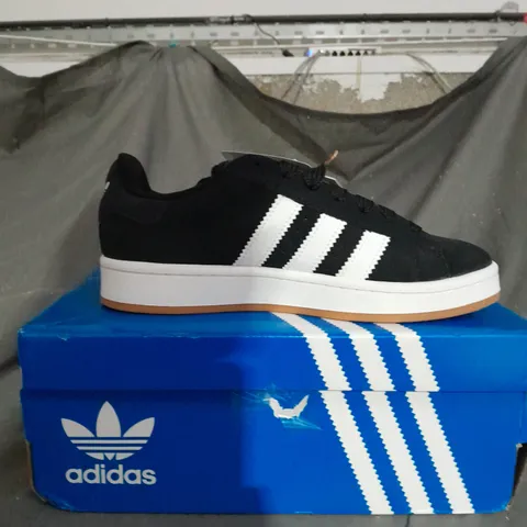 BOXED ADIDAS UNISEX CAMPUS TRAINERS SIZE 5.5