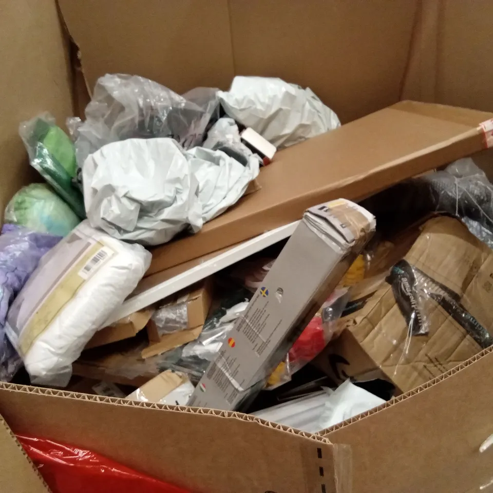 PALLET OF ASSORTED HOUSEHOLD GOODS AND PRODUCTS TO INCLUDE;ROLLER BLINDS,SOLAR PANEL, PHOTO FRAME