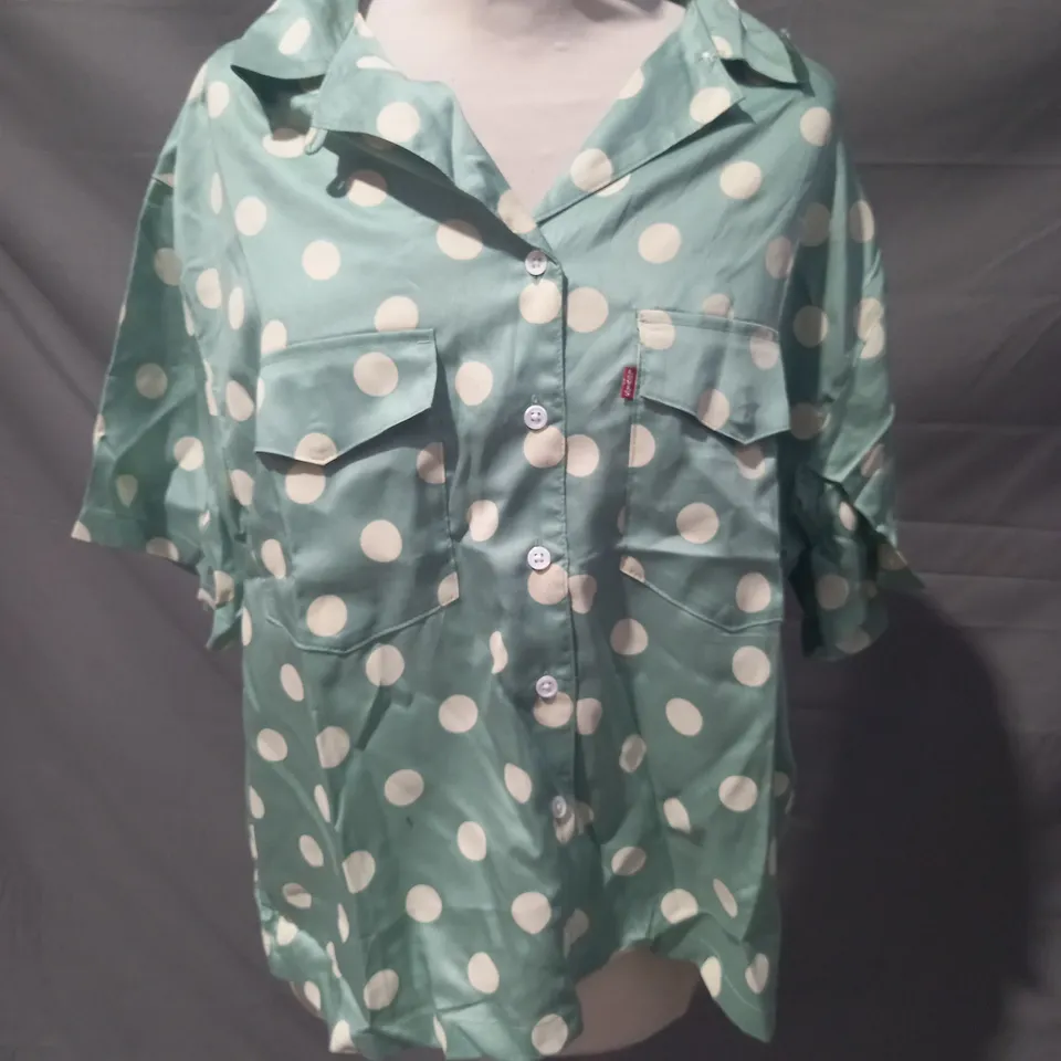 LEVI'S RELAXED FIT SHIRT IN MINT GREEN W. CREAM SPOTS SIZE LARGE