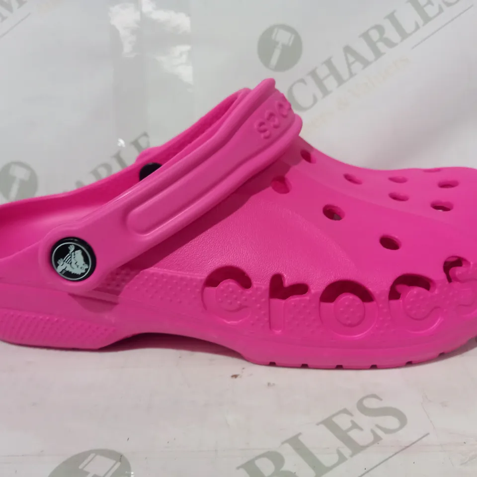 PAIR OF CROCS CLOGS IN PINK UK SIZE M5/W6