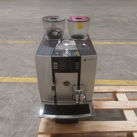 JURA GIGA COMMERCIAL COFFEE MACHINE 