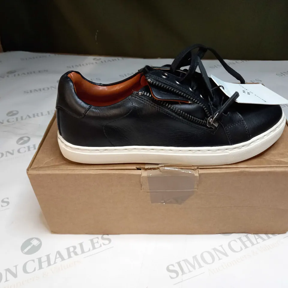 BOXED PAIR OF MAISON DE NIMES LEATHER ZIP SIDE TRAINERS IN BLACK - SIZE 4