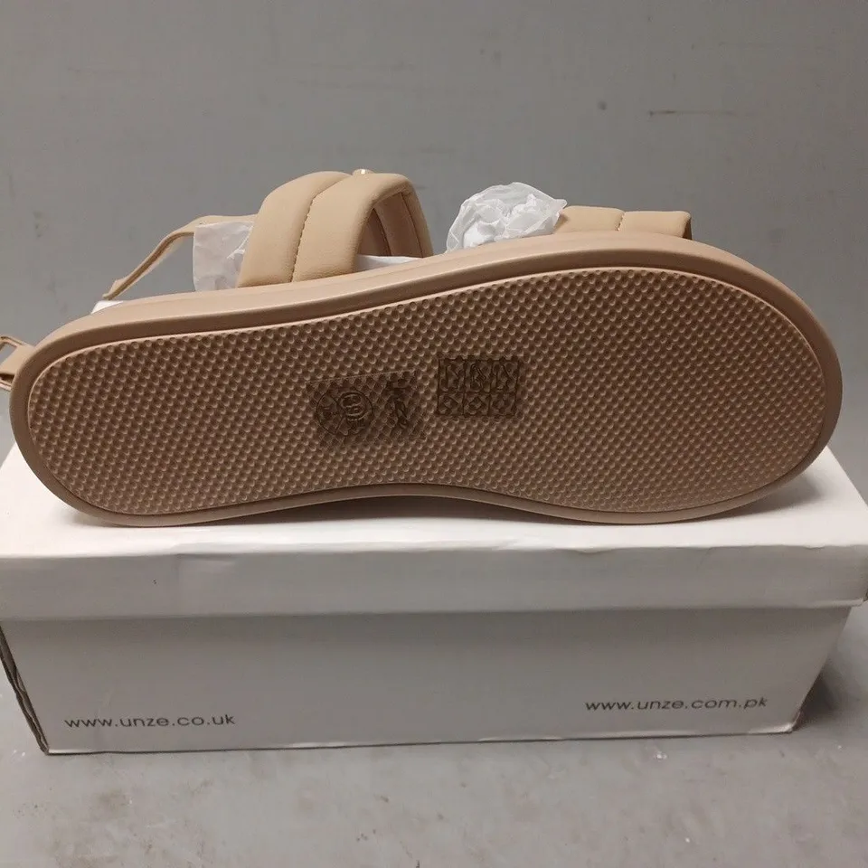 BOXED PAIR OF WOMENS UNZE SANDALS - UK SIZE 6