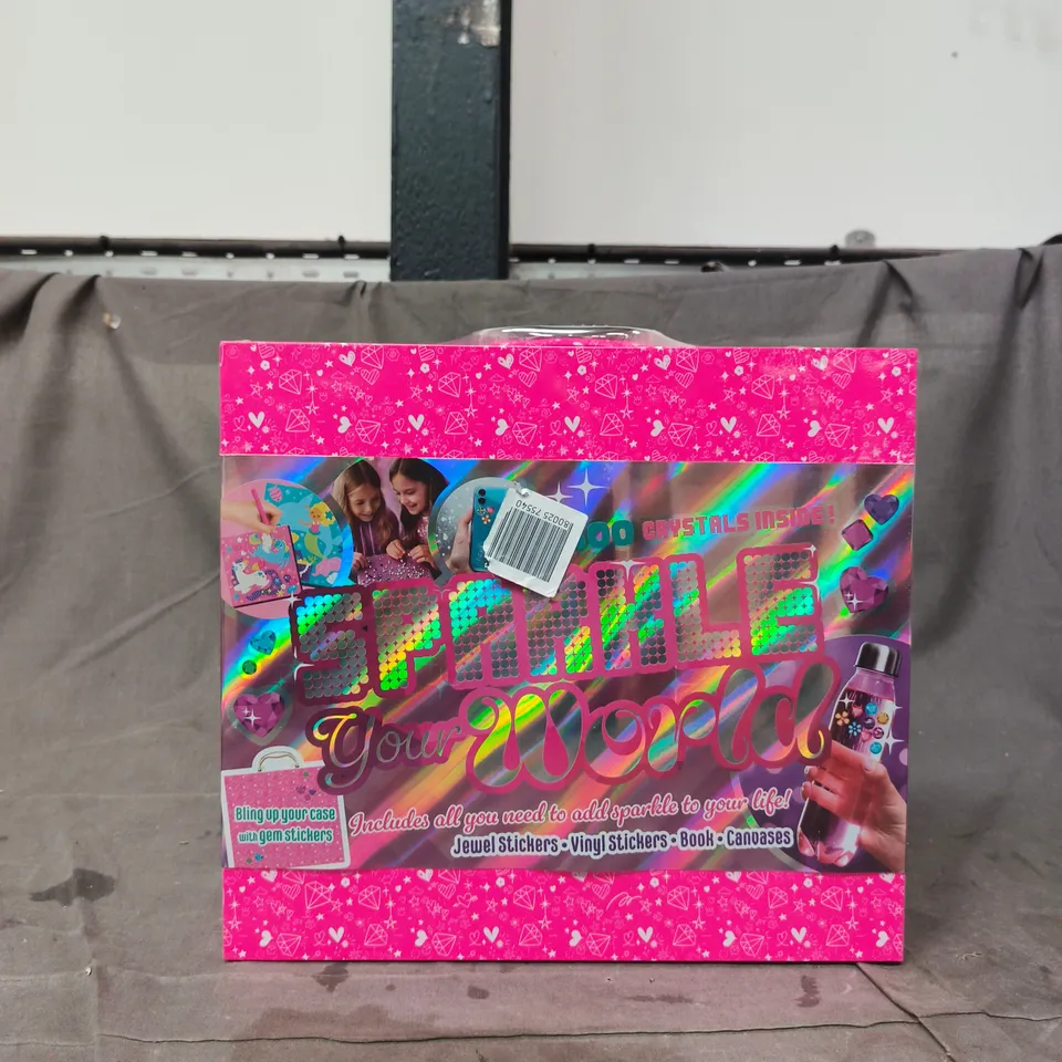 IT'S A SPARKLY SHOWCASE CRAFT KIT – PINK BOX (INCLUDES STICKERS, BOOK & CANVASES)