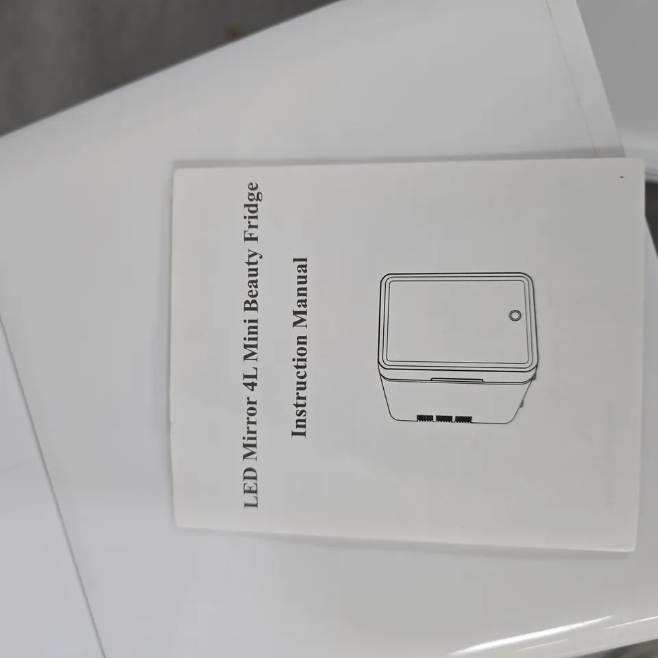 LED MIRROR 4L MINI BEAUTY FRIDGE – WHITE, WITH MANUAL