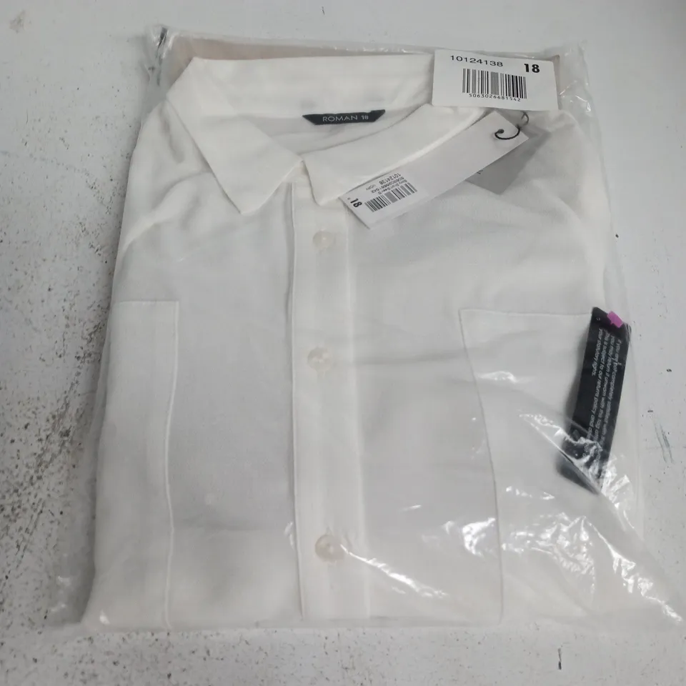 BAGGED ROMAN BOXY SHORT SLEEVE BLOUSE IN WHITE - SIZE 18