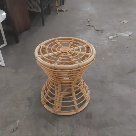 MAKA NATURAL RATTAN STOOL