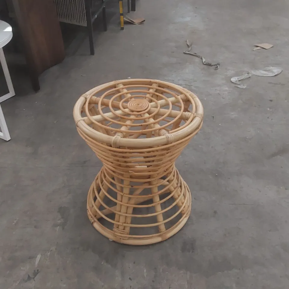 MAKA NATURAL RATTAN STOOL