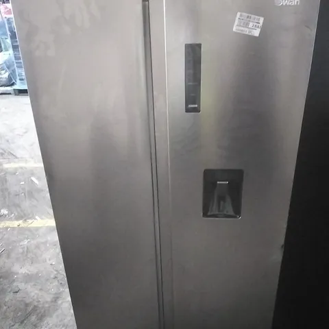 SWAN
SR750170I 90CM WIDE TOTAL NO FROST AMERICAN STYLE FRIDGE FREEZER - INOX