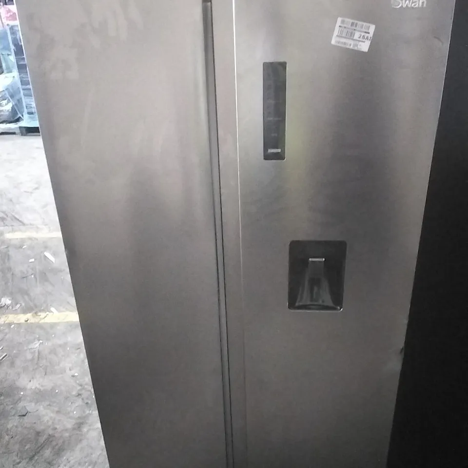 SWAN
SR750170I 90CM WIDE TOTAL NO FROST AMERICAN STYLE FRIDGE FREEZER - INOX
