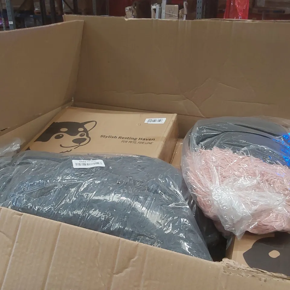 PALLET CONTAINING A VERY LARGE QUANTITY OF ASSORTED PET PRODUCTS
