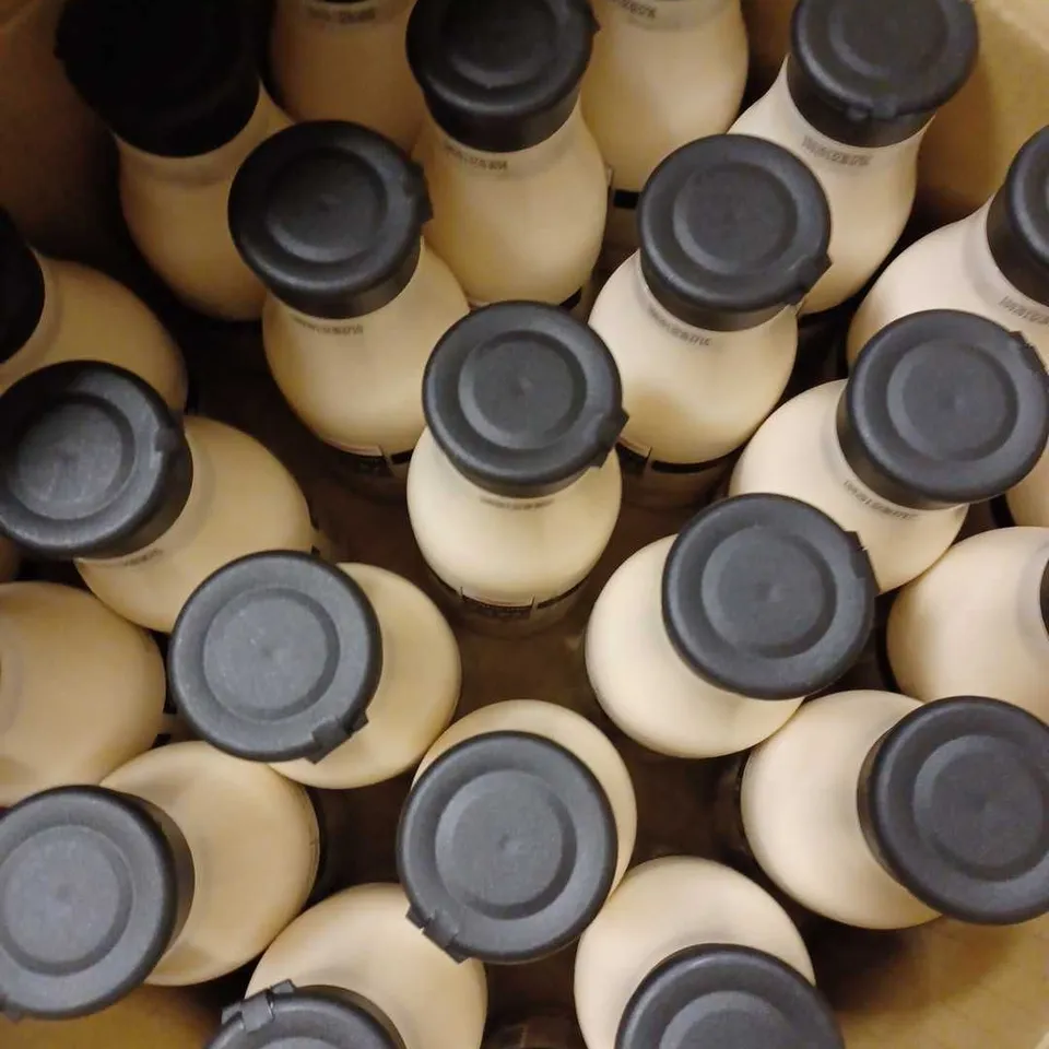 LOT OF APPROX 25 X 250ML AQUOLINA WHITE CHOCOLATE BODY MILK