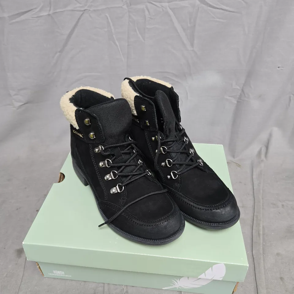 FREE SPIRIT BLACK SUEDE WINTER BOOTS WITH CREAM FAUX-SHEARLING LINING SIZE 7
