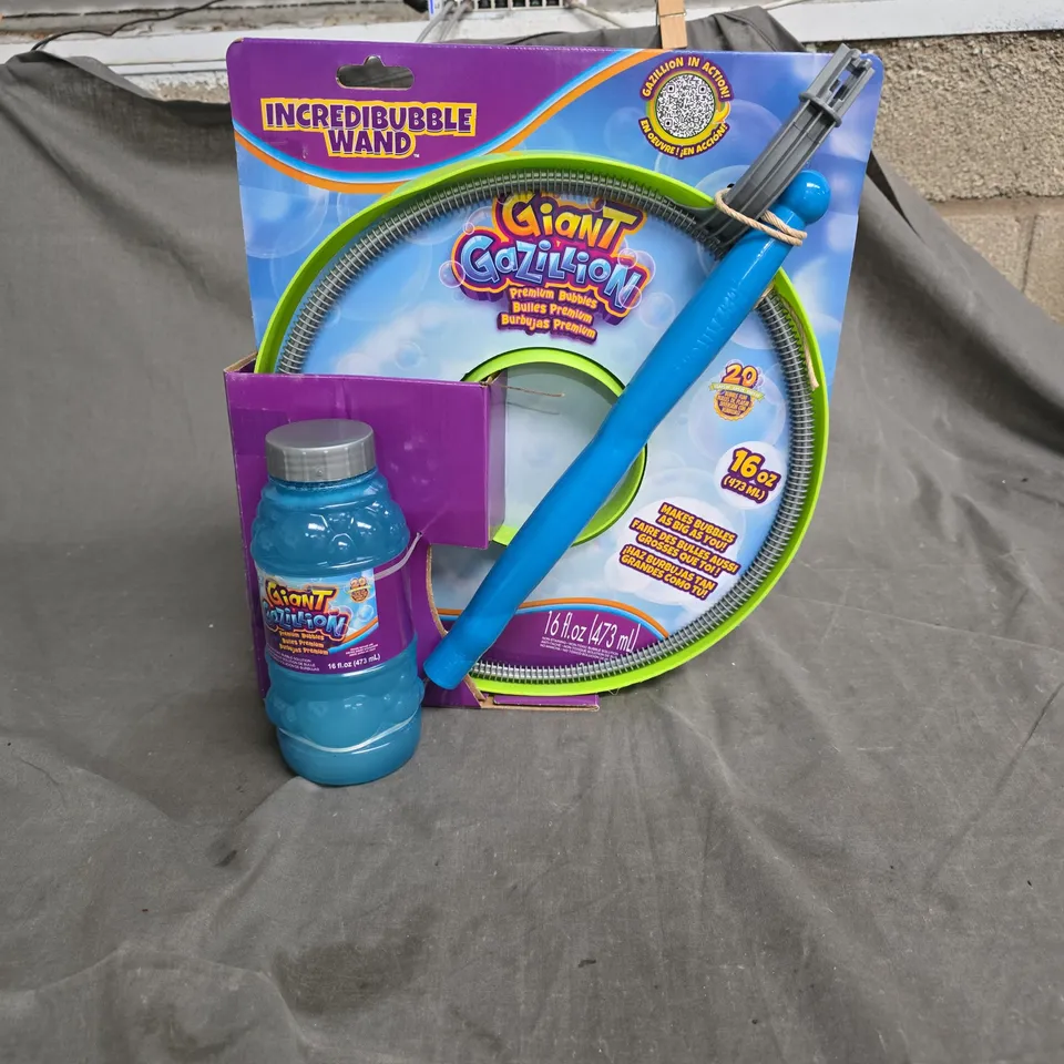 CAGE CONTAINING A LARGE QUANTITY OF KIDS TOYS AND GAMES TO INCLUDE INCREDIBUBBLE WAND, BEST EVER DOUGH ART, HAPELLO POWER TRAIN, GREEN TALKING/STORY TIME DOG TOY, BLUEY SOFT TOY ETC