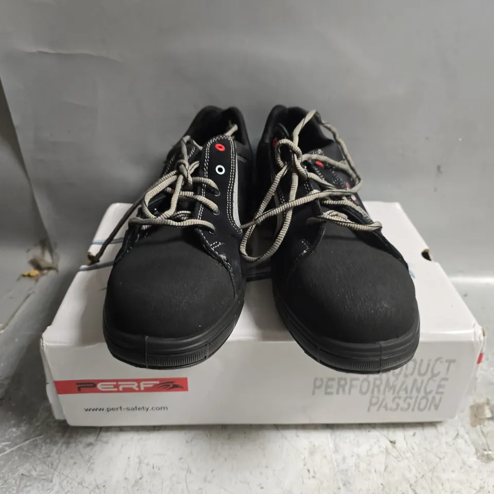 BOXED PAIR OF PERF-SAFETY TYSON LOW BASEBALL TRAINERS IN BLACK - SIZE 12