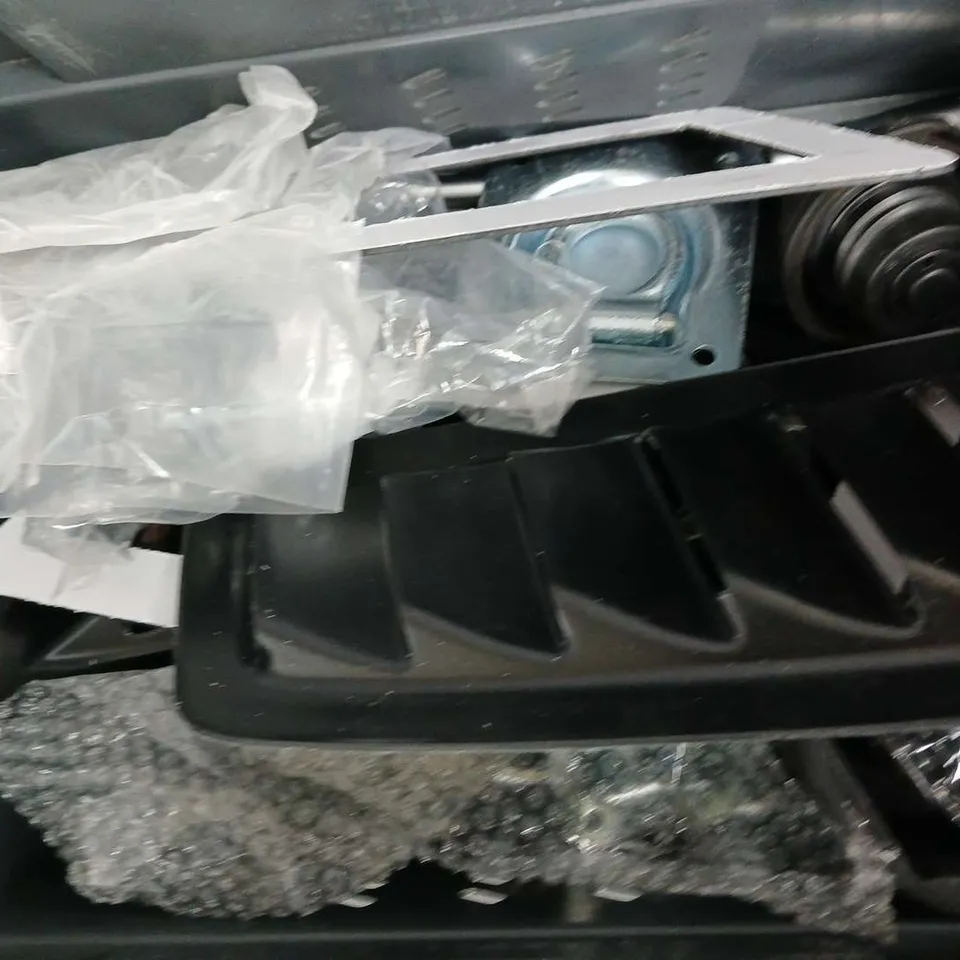 APPROXIMATELY 10 ASSORTED VEHICLE PARTS & ACCESORIES TO INCLUDE TAILFIN QUICK RELEASE DROPOUTS, PHONE CAR MOUNT, IMPACT SOCKET, ETC