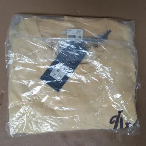 BAGGED JACK WILLS SCRIPT INITIAL T-SHIRT IN MUTED YELLOW SIZE 2XL