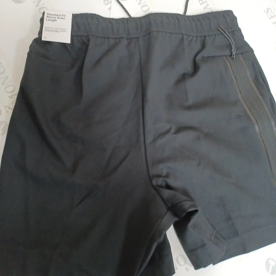 MENS NIKE TECH SHORTS IN BLACK -SIZE SMALL