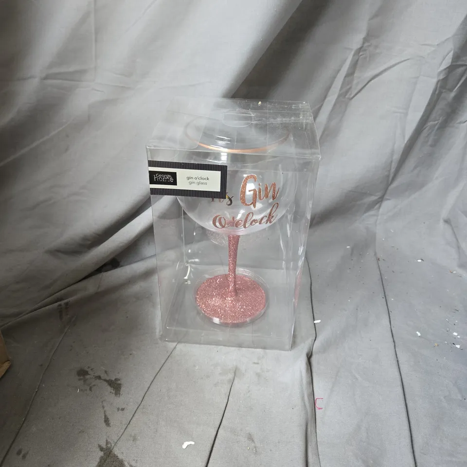 PAIR OF GIN O'CLOCK GIN GLASS – PINK GLITTER (BOXED)