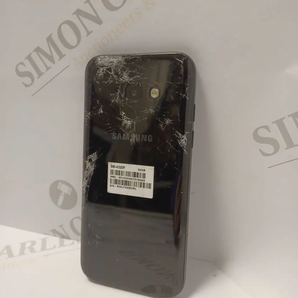 SAMSUNG SM-A520F 32GB SMART PHONE