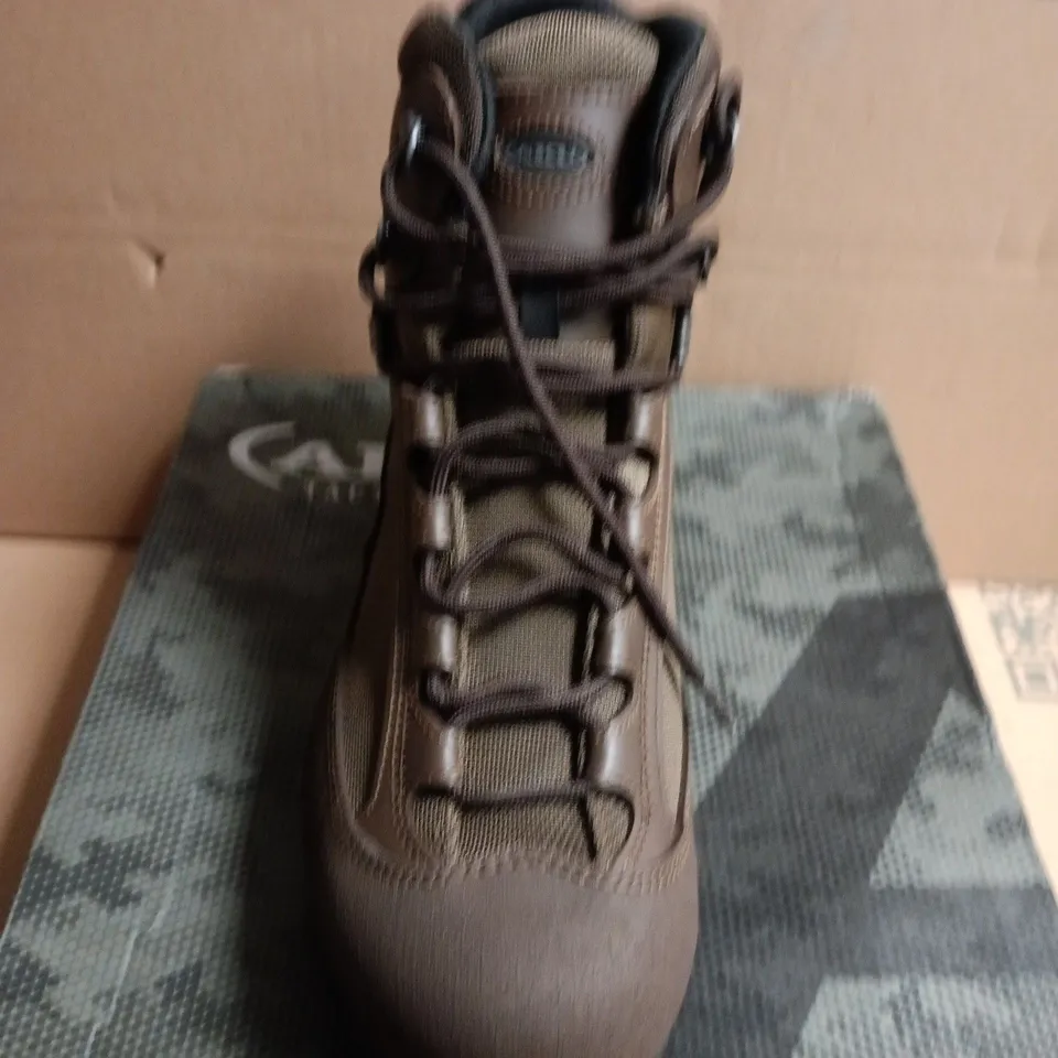 BOXED PAIR OF AKU TACTICAL COMBAT BOOTS – BROWN - UK SIZE 9L